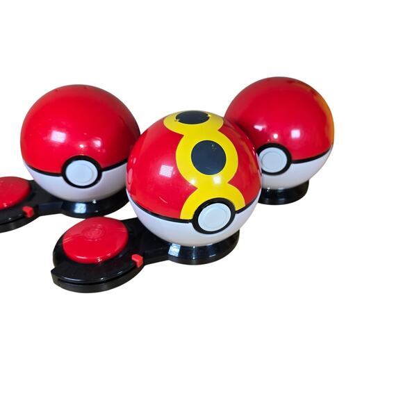 3 Pokeballs, 3 Mini Figures, 3 Plus Pokemon, Great Condition Surprise Attack - Picture 3 of 4